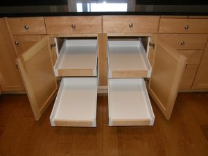 Pull-out kitchen storage