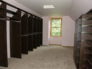 Odd spaces storage