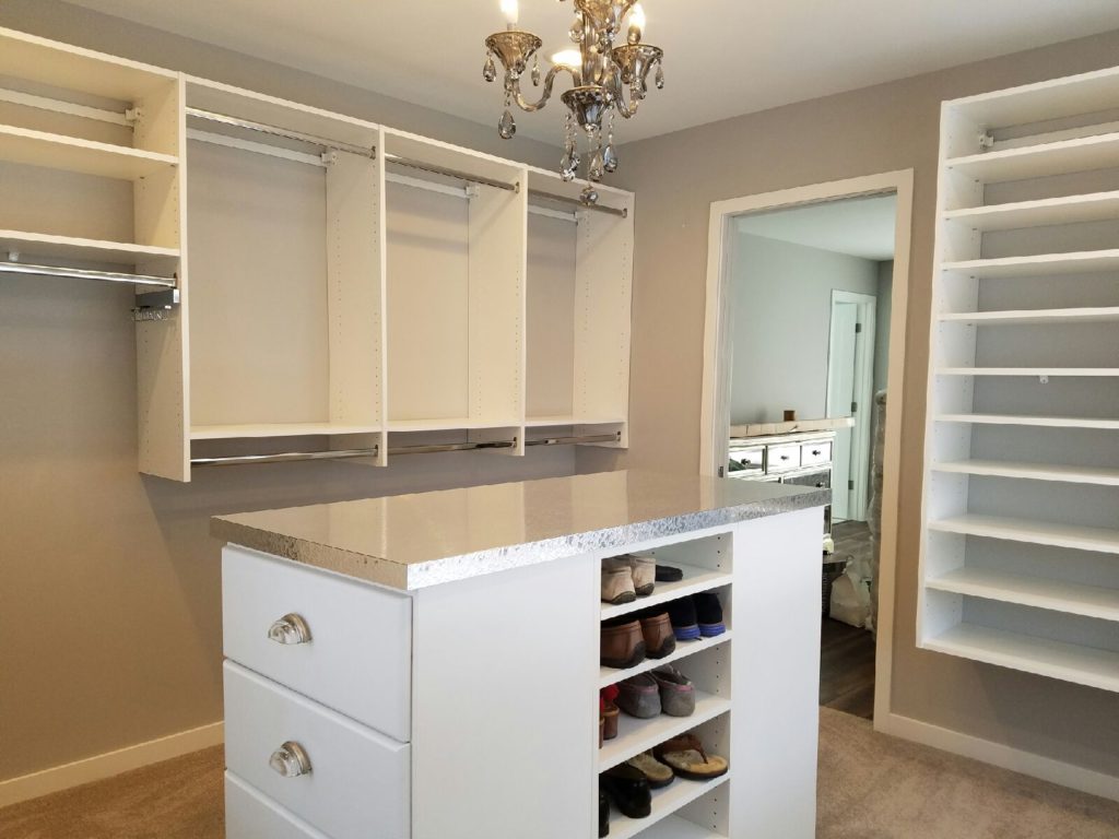 Walk-In Closet Island